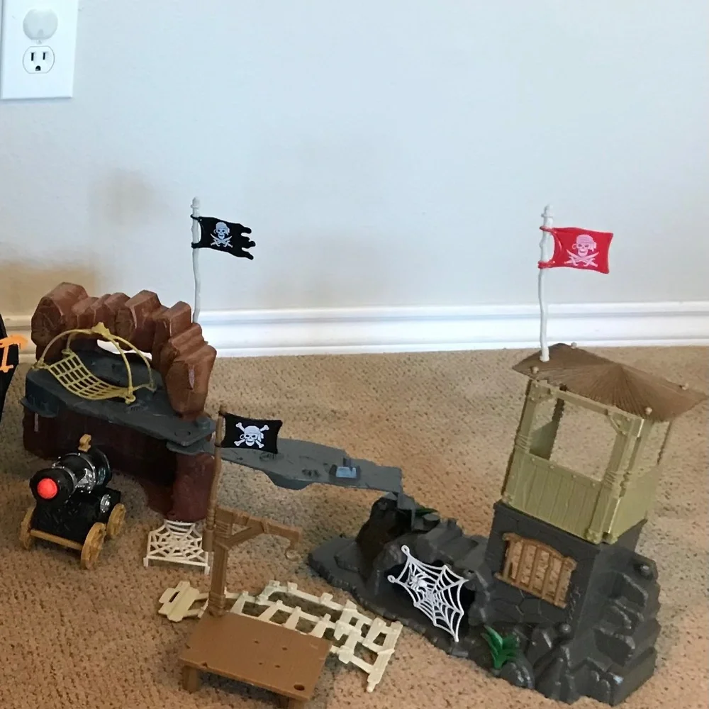 True Heroes Pirate Ship and Action Figure Toy Lot